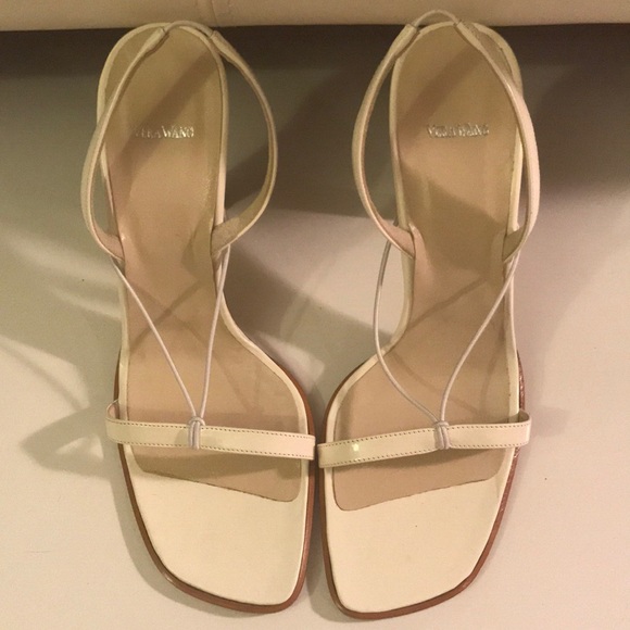 Couture Vera Wang heels - Picture 2 of 8